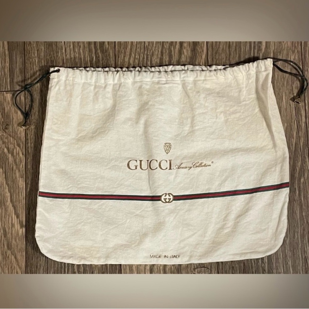 Elegant Gucci dust bag with iconic logo. Features classic green and red stripe.